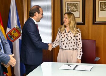 20251014_Firma_Contrato_Canalink-10