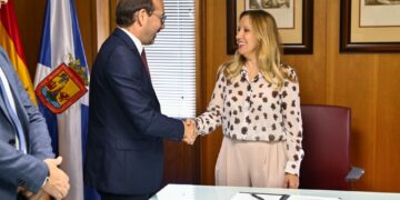 20251014_Firma_Contrato_Canalink-10