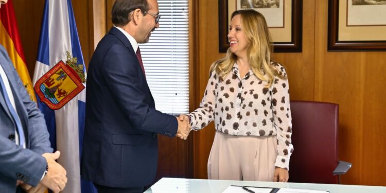 20251014_Firma_Contrato_Canalink-10