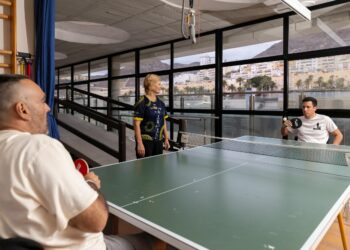 La Unidad de Lesionados Medulares del Hospital Insular inicia una actividad de tenis de mesa para los pacientes