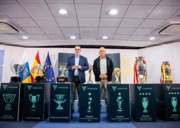 Educación y la Fundación de la FIFLP presentan la exposición de los trofeos de la selección española de fútbol