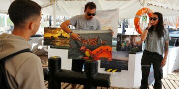 El Gobierno promueve que los jóvenes conozcan la realidad de la migración a través de las visitas al ‘Open Arms’