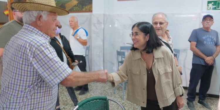 Carolina Darias, durante su visita en Lomo Los Frailes