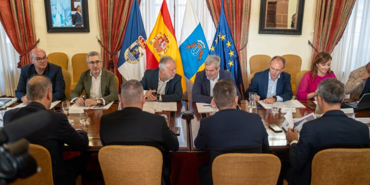 La Comisión Mixta para la reconstrucción de La Palma cierra un pacto para activar las ayudas estatales en noviembre