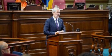 Fernando Clavijo pide unidad parlamentaria para reclamar al Estado que cumpla con los menores migrantes