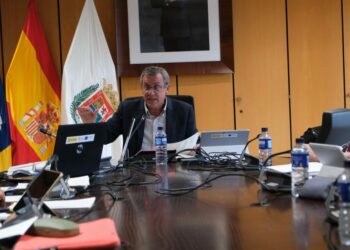 El concejal Mauricio Roque, durante la Comisión de Pleno de Urbanismo y Desarrollo Sostenible