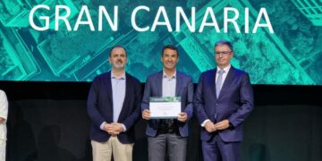 El director general de Innovación Tecnológica del Ayuntamiento, Manuel Ángel Castellano,, recibe el galardón Greencities 2025