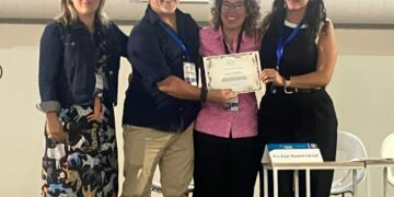 El equipo de enfermeras de Enfermedad Inflamatoria Intestinal del HUC, premio a la “Mejor Comunicación”