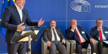 Clavijo espera que Von der Leyen rectifique tras el respaldo del Parlamento Europeo a las regiones