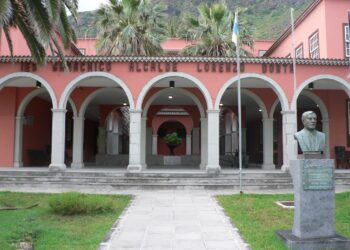 Educación adjudica las obras de reposición de carpintería exterior en el IES Garachico, en Tenerife, por 374.000 €