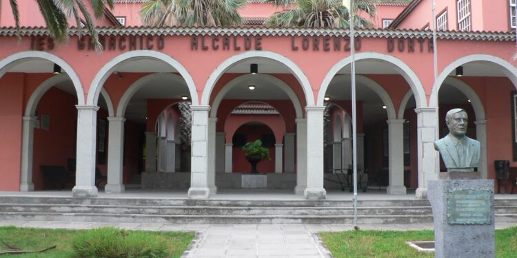 Educación adjudica las obras de reposición de carpintería exterior en el IES Garachico, en Tenerife, por 374.000 €