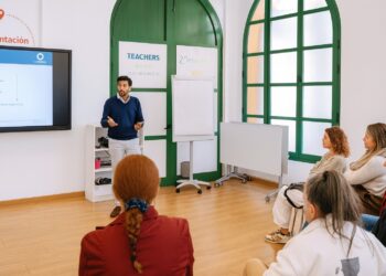 La Consejería refuerza la formación docente y el programa Educapodcast para avanzar en coeducación e igualdad