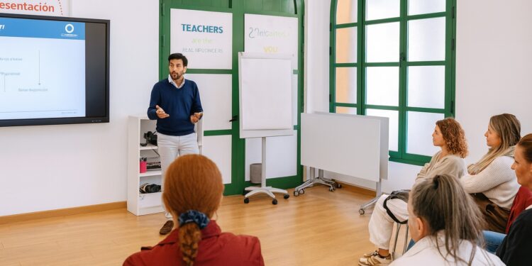 La Consejería refuerza la formación docente y el programa Educapodcast para avanzar en coeducación e igualdad