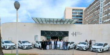 El HUC incorpora cinco nuevos vehículos para el servicio de Hospitalización a Domicilio