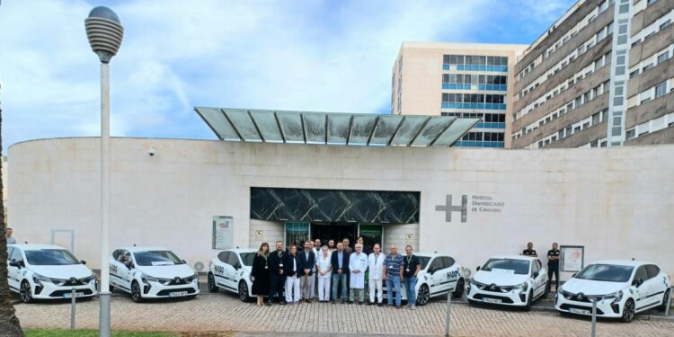 El HUC incorpora cinco nuevos vehículos para el servicio de Hospitalización a Domicilio