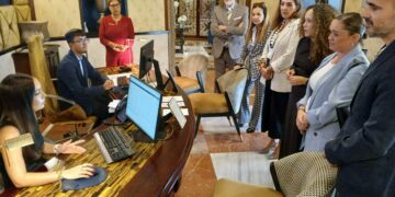 Hecansa forma a más de un centenar de estudiantes con clases teóricas en el aula y prácticas en hoteles