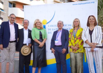 Esther Monzón asiste a la inauguración de la I Feria de Bienestar Psicológico Mentalis