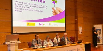 Tristancho repasa los protocolos y servicios para atender a personas con enfermedades raras en Canarias