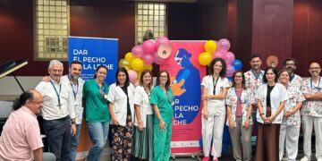 Profesionales del Hospital La Candelaria realizan un encuentro con familias para promover la lactancia materna
