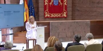Antonia María Pérez expone las líneas de trabajo del SCS en la atención a personas con ELA