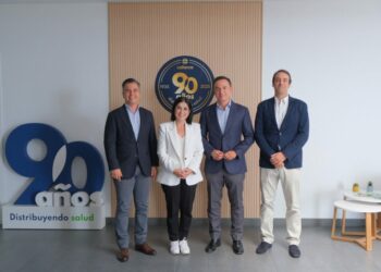 La alcaldesa acompañada por el presidente de Cofarca, Manuel Valido_ el tesorero y miembro del consejo, Alfonso Zafra_ y el director general, José Luis Rodríguez, en la visita a Cofarca