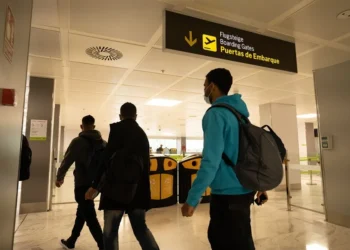 Diecisiete menores migrantes, procedentes de Canarias y Ceuta, ya han llegado a Madrid