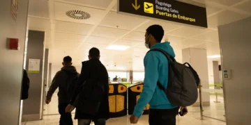 Diecisiete menores migrantes, procedentes de Canarias y Ceuta, ya han llegado a Madrid