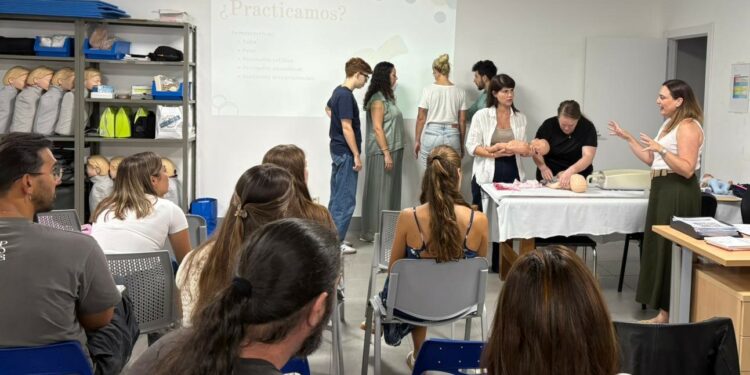 Atención Primaria de Gran Canaria refuerza la formación de su personal de enfermería en atención pediátrica