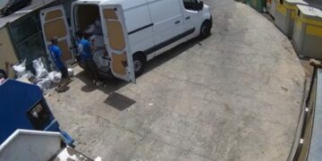 Momento en el que se depositan los escombros