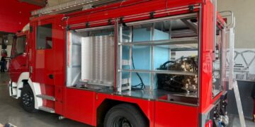 Montaje de uno de los camiones primera salida de los Bomberos de Las Palmas de Gran Canaria