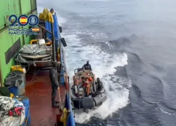 Los GEO se incautan de 4.000 kilos de cocaína de un barco a 1.100 kilómetros de Canarias con dirección Vigo