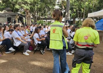 Sanidad y Ayuntamiento de Santa Cruz de Tenerife forman a la ciudadanía en reanimación cardiopulmonar