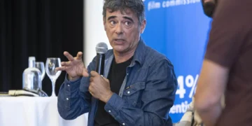 Volcano Films, una de las principales empresas audiovisuales de Canarias, dice que el Teide está bajo dominio de la burocracia