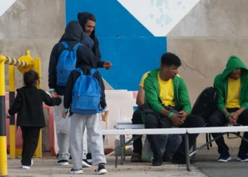 Culminan los trámites para el traslado de cien menores inmigrantes desde Canarias