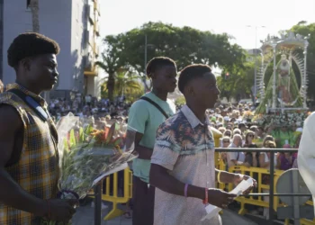 Migrantes a la Virgen: «escucha el grito de quienes se lanzan al mar buscando esperanza»