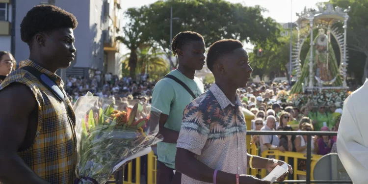 Migrantes a la Virgen: «escucha el grito de quienes se lanzan al mar buscando esperanza»