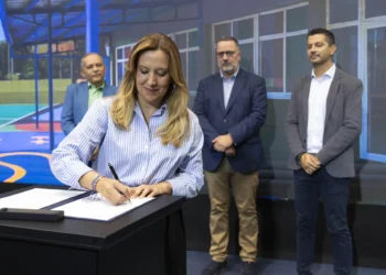 Tenerife instala zonas de sombra en 51 colegios para proteger a 16.500 niños del calor