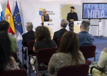 El cantante de Efecto Pasillo desvela que él tuvo problemas de salud mental «y se sale»