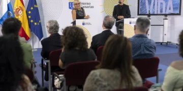 El cantante de Efecto Pasillo desvela que él tuvo problemas de salud mental «y se sale»