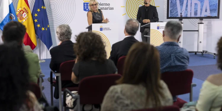 El cantante de Efecto Pasillo desvela que él tuvo problemas de salud mental «y se sale»