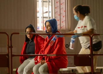 Rescatan a 37 personas de una neumática detectada por el SIVE al sureste de Fuerteventura