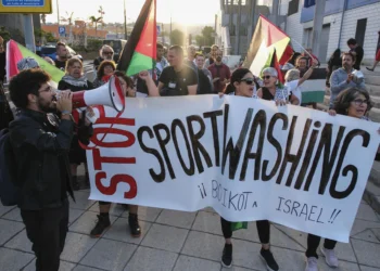 Un centenar de personas protesta contra el partido del equipo israelí Bnei Herzliya en La Laguna