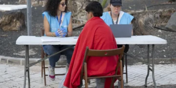 La Fiscalía de Canarias cree un «error» el plazo de 15 días para trasladar a los menores migrantes a otras comunidades