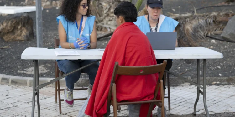 La Fiscalía de Canarias cree un «error» el plazo de 15 días para trasladar a los menores migrantes a otras comunidades