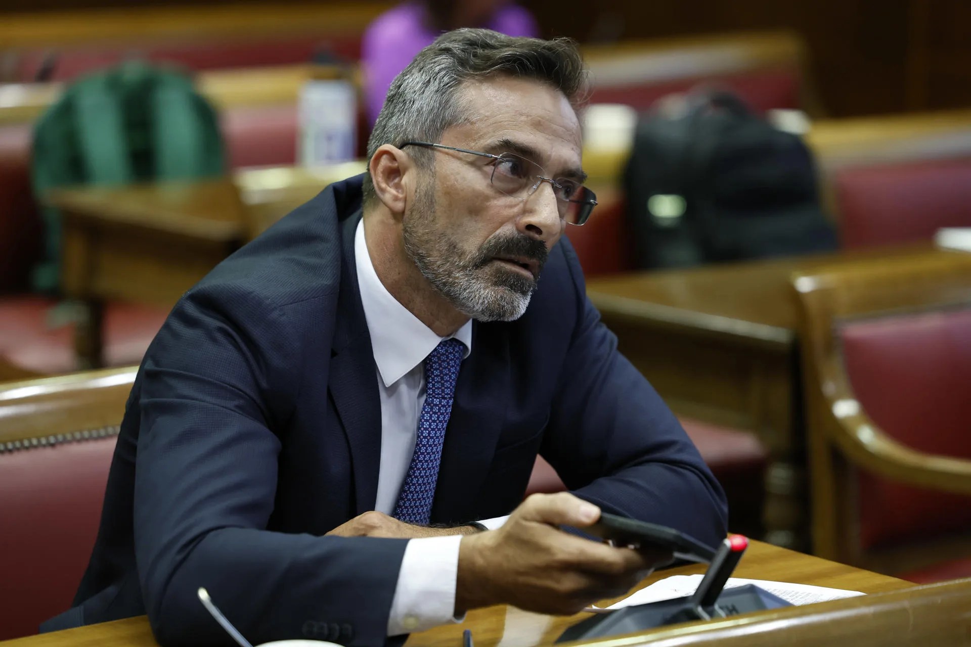 rss-efe6da575353b6a789b43f5f203bd54c7cf86f23821w El senador de Coalición Canaria Pedro Manuel Sanginés se dirige al presidente del Gobierno, Pedro Sánchez, durante su comparecencia ante la comisión de investigación del caso Koldo, este jueves en el Senado. EFE/Mariscal