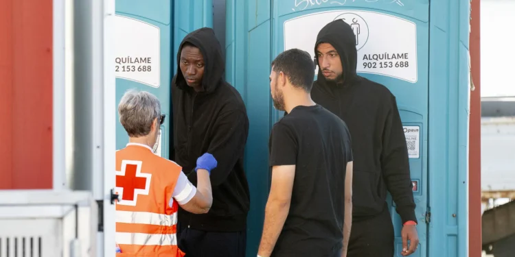 El alcalde de Arrecife (PP) pide que los inmigrantes sean desembarcados en Marruecos