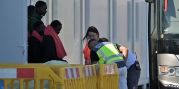 Llega a La Restinga (El Hierro) un cayuco con 98 personas, entre ellas cuatro menores