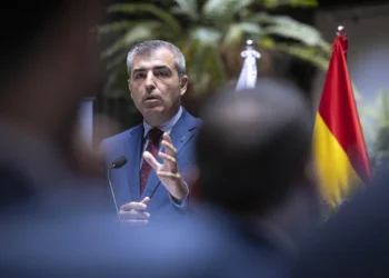El Gobierno de Canarias defiende la diversificación económica y alerta de un futuro frenazo del PIB