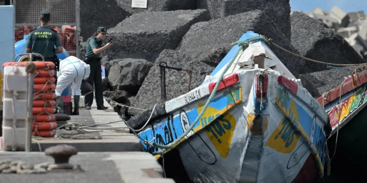 El Hierro: Un cayuco robado y un inmigrante que asegura que a él lo llevaron a la fuerza