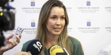 El Gobierno canario y los siete cabildos piden que se prorroguen las ayudas para el transporte gratuito